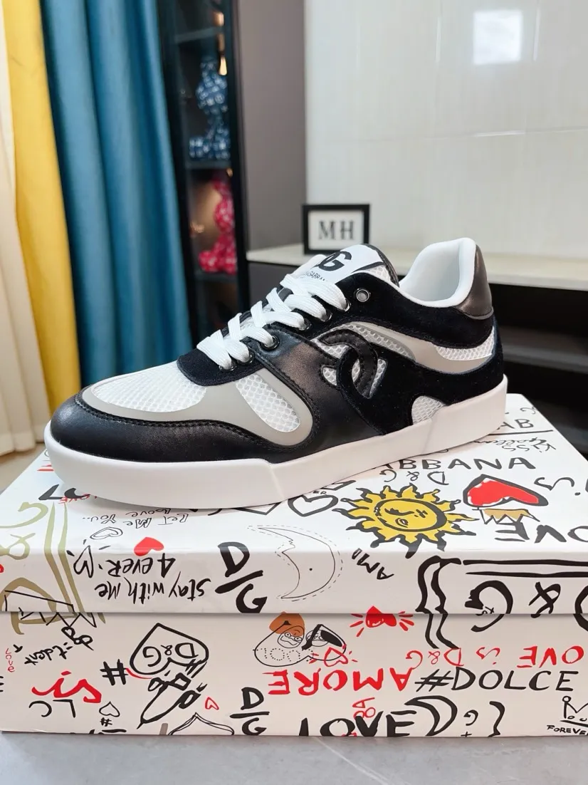 Men's shoes 💰440🌹🌹"Dolce & Gabbana DG" original imported first-layer cowhide ➕ sheepskin lining, light on the foot, comfortable, versatile, original special outsole 🔥favored by trendy men, welcome to compare quality 🔥exquisite luxury, super A level! Compared with the genuine product at the counter, the version is no worse at all! Code number 36-46